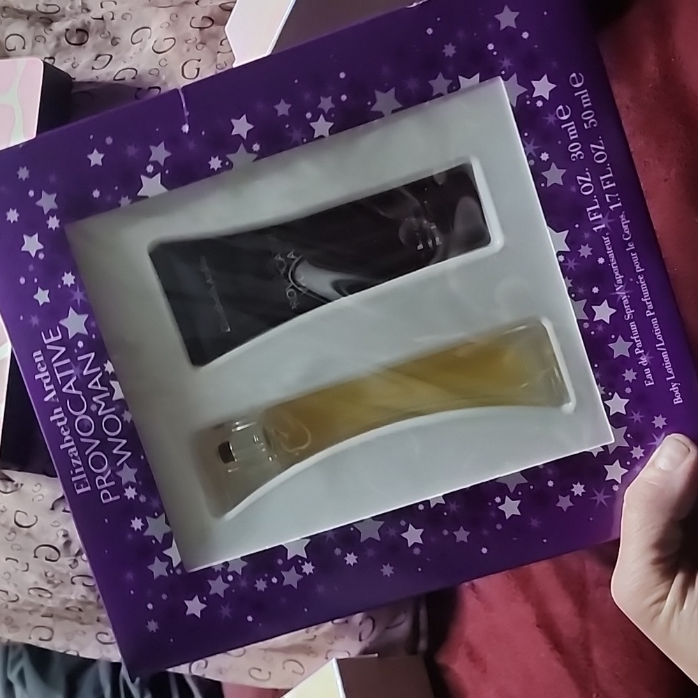NIB Elizabeth Arden Provocative Woman Gift Set